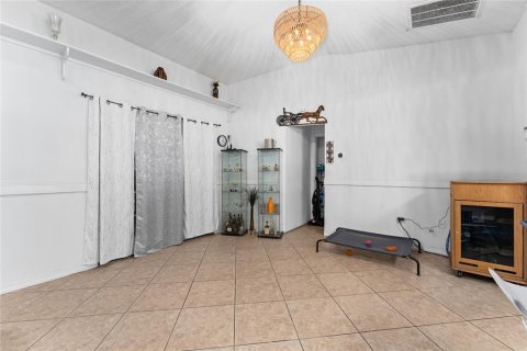 Villa ou maison à vendre à Kissimmee, Floride: 3 chambres, 176.14 m2 № 1817765 - photo 11
