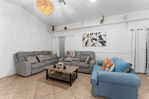 Villa ou maison à vendre à Kissimmee, Floride: 3 chambres, 176.14 m2 № 1817765 - photo 10