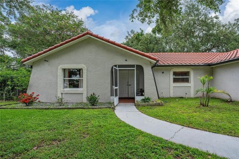 Villa ou maison à vendre à Kissimmee, Floride: 3 chambres, 176.14 m2 № 1817765 - photo 3