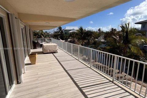 House in Key Largo, Florida 4 bedrooms, 139.35 sq.m. № 2064059 - photo 5