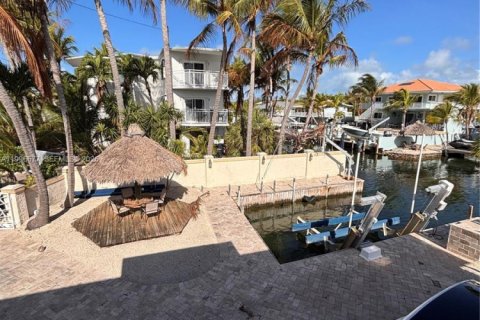 House in Key Largo, Florida 4 bedrooms, 139.35 sq.m. № 2064059 - photo 3