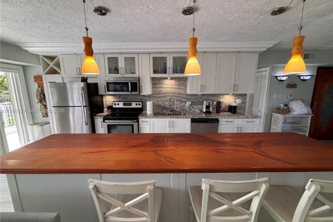 House in Key Largo, Florida 4 bedrooms, 139.35 sq.m. № 2064059 - photo 6