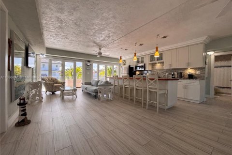 House in Key Largo, Florida 4 bedrooms, 139.35 sq.m. № 2064059 - photo 7