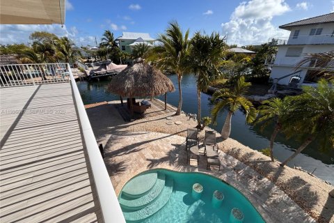 House in Key Largo, Florida 4 bedrooms, 139.35 sq.m. № 2064059 - photo 2