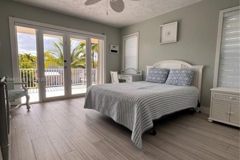 House in Key Largo, Florida 4 bedrooms, 139.35 sq.m. № 2064059 - photo 11