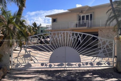 House in Key Largo, Florida 4 bedrooms, 139.35 sq.m. № 2064059 - photo 4