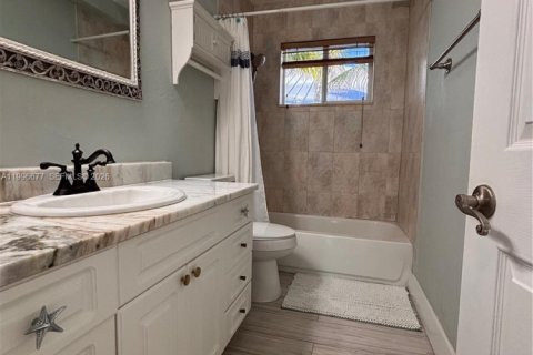 House in Key Largo, Florida 4 bedrooms, 139.35 sq.m. № 2064059 - photo 10