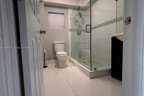 House in Key Largo, Florida 4 bedrooms, 139.35 sq.m. № 2064059 - photo 13