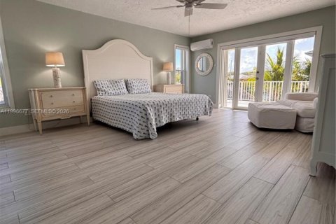 House in Key Largo, Florida 4 bedrooms, 139.35 sq.m. № 2064059 - photo 8