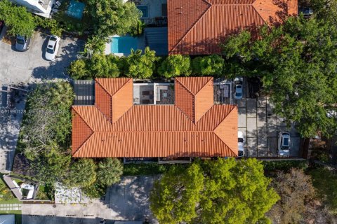 Touwnhouse à vendre à Miami, Floride: 3 chambres, 227.15 m2 № 2057891 - photo 8