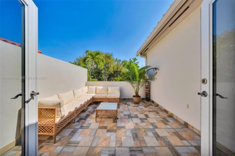 Touwnhouse à vendre à Miami, Floride: 3 chambres, 227.15 m2 № 2057891 - photo 2