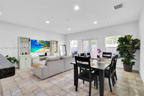 Touwnhouse à vendre à Miami, Floride: 3 chambres, 227.15 m2 № 2057891 - photo 18