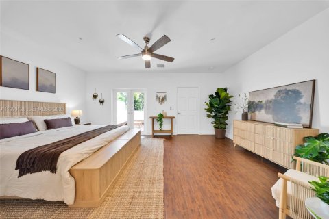 Touwnhouse à vendre à Miami, Floride: 3 chambres, 227.15 m2 № 2057891 - photo 1