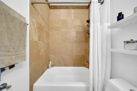 Touwnhouse à vendre à Miami, Floride: 3 chambres, 227.15 m2 № 2057891 - photo 29