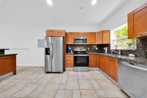 Touwnhouse à vendre à Miami, Floride: 3 chambres, 227.15 m2 № 2057891 - photo 5