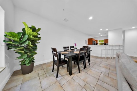 Touwnhouse à vendre à Miami, Floride: 3 chambres, 227.15 m2 № 2057891 - photo 19