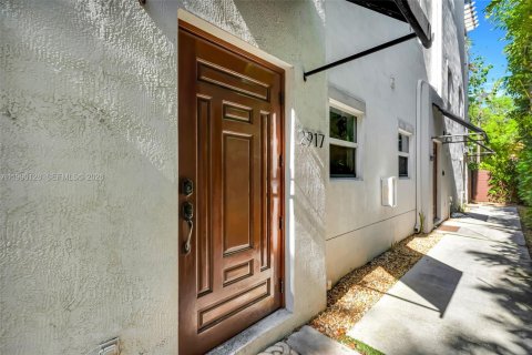 Touwnhouse à vendre à Miami, Floride: 3 chambres, 227.15 m2 № 2057891 - photo 9