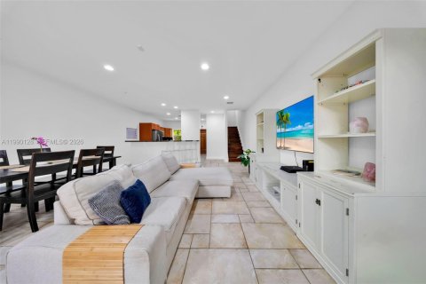 Touwnhouse à vendre à Miami, Floride: 3 chambres, 227.15 m2 № 2057891 - photo 20