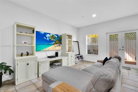 Touwnhouse à vendre à Miami, Floride: 3 chambres, 227.15 m2 № 2057891 - photo 17