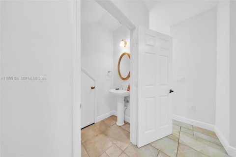 Touwnhouse à vendre à Miami, Floride: 3 chambres, 227.15 m2 № 2057891 - photo 11