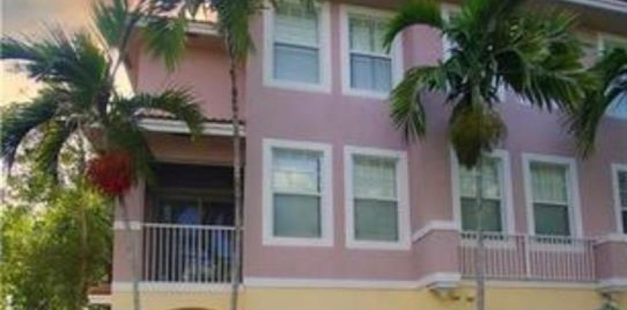 Adosado en Coral Springs, Florida 2 dormitorios, 117.8 m2 № 2270826