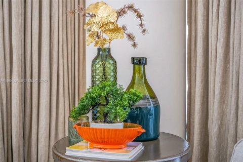 Condo in Miami Beach, Florida, 2 bedrooms  № 2025682 - photo 23