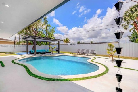 Villa ou maison à louer à Miami, Floride: 5 chambres, 155.98 m2 № 1977452 - photo 6