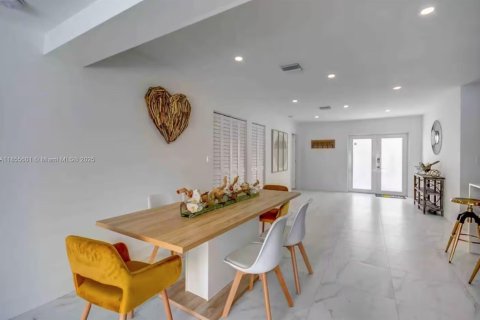 Villa ou maison à louer à Miami, Floride: 5 chambres, 155.98 m2 № 1977452 - photo 8