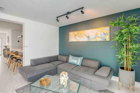 Villa ou maison à louer à Miami, Floride: 5 chambres, 155.98 m2 № 1977452 - photo 12