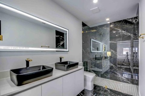 Villa ou maison à louer à Miami, Floride: 5 chambres, 155.98 m2 № 1977452 - photo 21