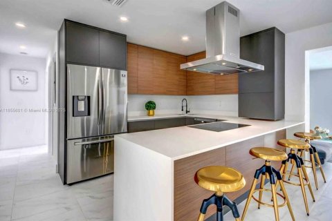 Villa ou maison à louer à Miami, Floride: 5 chambres, 155.98 m2 № 1977452 - photo 10