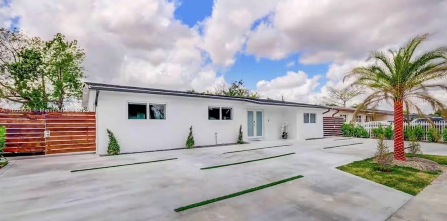 Villa ou maison à Miami, Floride 5 chambres, 155.98 m2 № 1977452