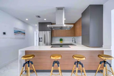 Villa ou maison à louer à Miami, Floride: 5 chambres, 155.98 m2 № 1977452 - photo 11