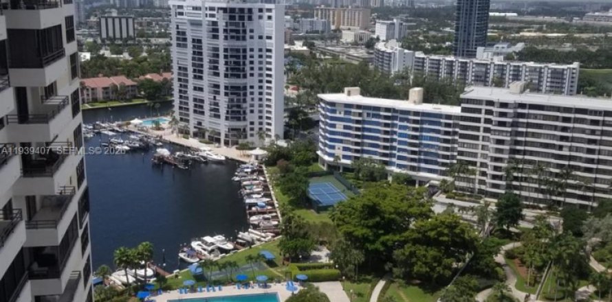 Condo à Hallandale Beach, Floride, 2 chambres  № 1997411