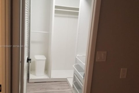 Copropriété à louer à Hallandale Beach, Floride: 2 chambres, 118.91 m2 № 1997411 - photo 13