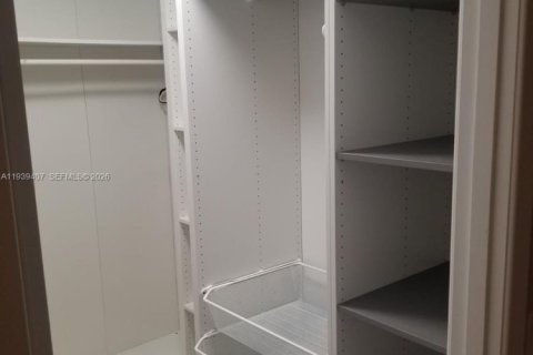 Copropriété à louer à Hallandale Beach, Floride: 2 chambres, 118.91 m2 № 1997411 - photo 15