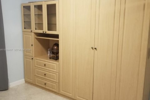 Copropriété à louer à Hallandale Beach, Floride: 2 chambres, 118.91 m2 № 1997411 - photo 17