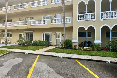 Condo in Clearwater, Florida, 2 bedrooms  № 1829445 - photo 2