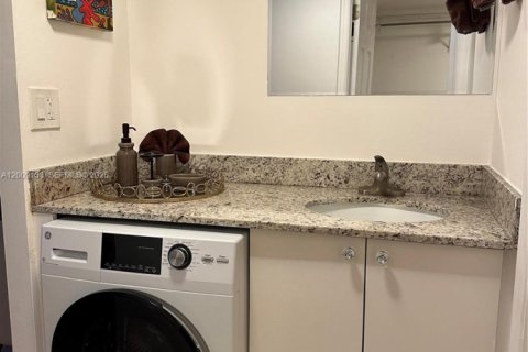 Copropriété à louer à Miami Beach, Floride: 2 chambres, 93.83 m2 № 2146449 - photo 3