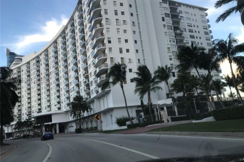 Copropriété à louer à Miami Beach, Floride: 2 chambres, 93.83 m2 № 2146449 - photo 16
