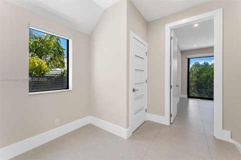 Townhouse in Fort Lauderdale, Florida 4 bedrooms, 269.51 sq.m. № 2074627 - photo 11