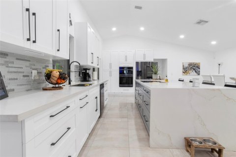 Купить виллу или дом в Тамарак, Флорида 3 спальни, 184.69м2, № 1991942 - фото 9