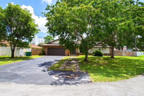 Купить виллу или дом в Тамарак, Флорида 3 спальни, 184.69м2, № 1991942 - фото 3