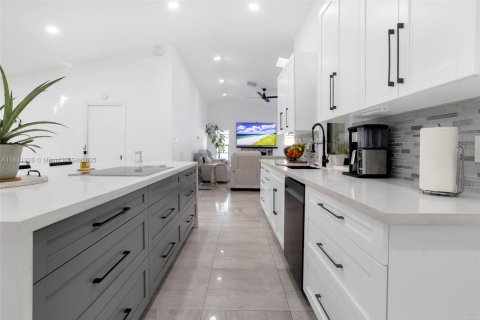 Купить виллу или дом в Тамарак, Флорида 3 спальни, 184.69м2, № 1991942 - фото 11