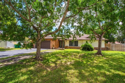 Купить виллу или дом в Тамарак, Флорида 3 спальни, 184.69м2, № 1991942 - фото 2