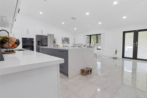 Купить виллу или дом в Тамарак, Флорида 3 спальни, 184.69м2, № 1991942 - фото 7