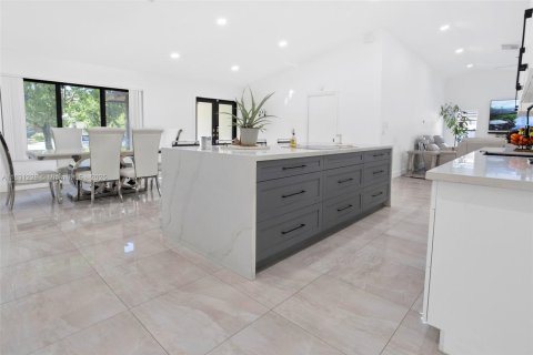 Купить виллу или дом в Тамарак, Флорида 3 спальни, 184.69м2, № 1991942 - фото 12