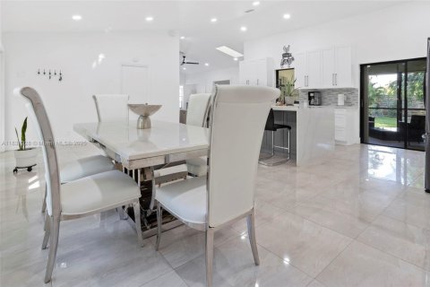 Купить виллу или дом в Тамарак, Флорида 3 спальни, 184.69м2, № 1991942 - фото 8