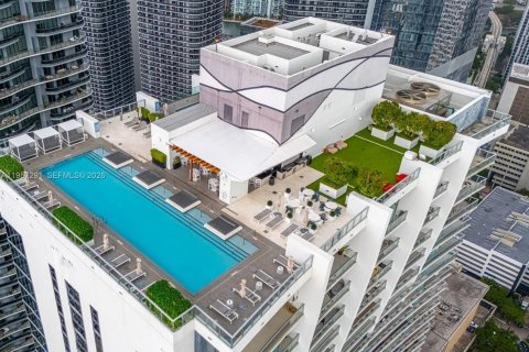 Estudio en el Condominio en Miami, Florida  № 2011261