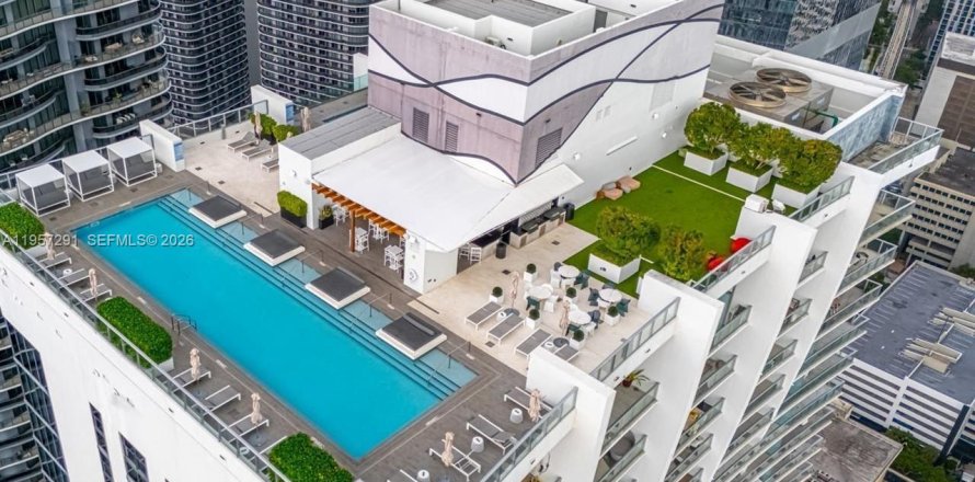 Estudio en el Condominio en Miami, Florida  № 2011261